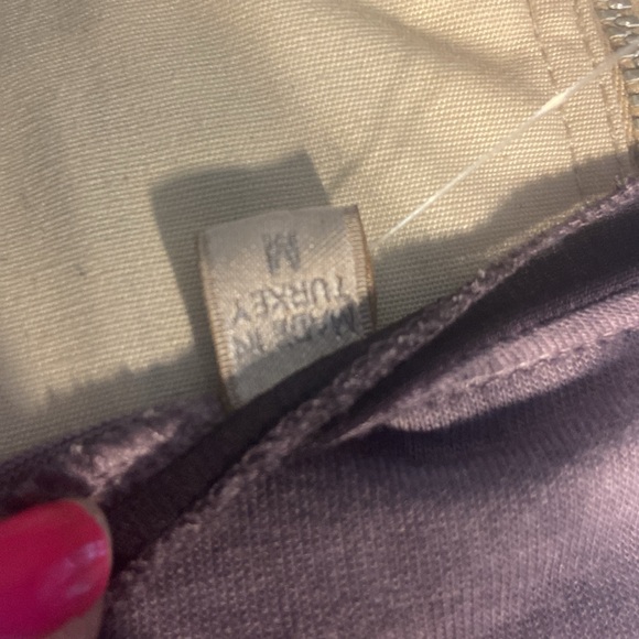 Dusty purple T-shirt size M with beautiful bottom and neck trim. BNWT. - Picture 4 of 9